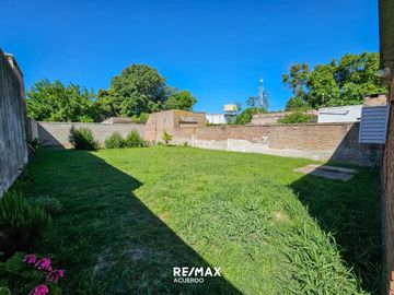 VENTA CASA LA EMILIA 2 HAB MAS DEPTO A REFACCIONAR