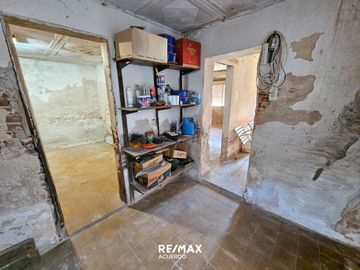 VENTA CASA LA EMILIA 2 HAB MAS DEPTO A REFACCIONAR
