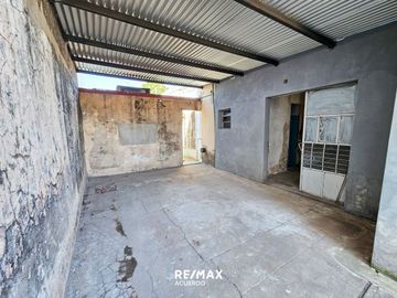 VENTA CASA LA EMILIA 2 HAB MAS DEPTO A REFACCIONAR
