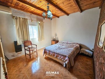VENTA CASA LA EMILIA 2 HAB MAS DEPTO A REFACCIONAR