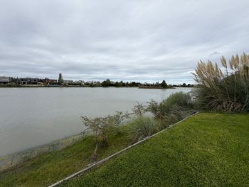 Venta Casa 4 ambientes al lago Country Santa Rita