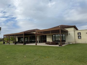 Venta Casa 4 ambientes al lago Country Santa Rita