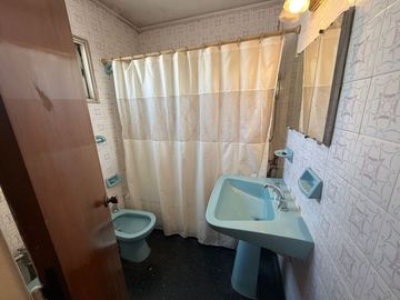 VENTA DEPTO 4 AMBIENTES CON COCHERA EN AVELLANEDA