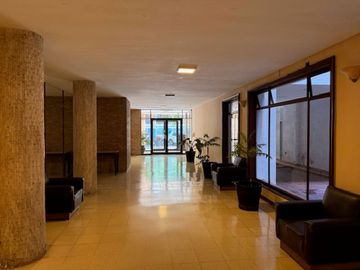 VENTA DPTO 2 DORMIT. FRENTE PLAZA CON COCHERA