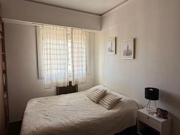 VENTA DPTO 2 DORMIT. FRENTE PLAZA CON COCHERA