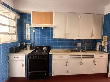 VENTA DPTO 2 DORMIT. FRENTE PLAZA CON COCHERA