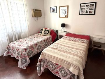 VENTA DPTO 2 DORMIT. FRENTE PLAZA CON COCHERA