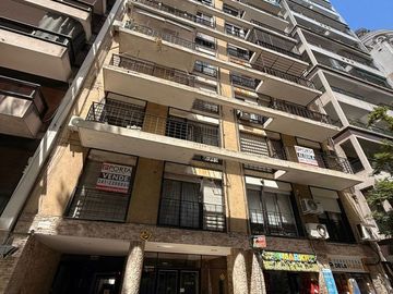 VENTA DPTO 2 DORMIT. FRENTE PLAZA CON COCHERA