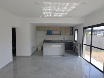 VENTA CASA 2 DORMI CON COCHERA TDS3 SECTOR A