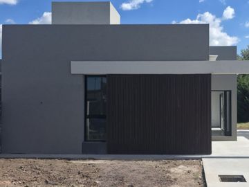 VENTA CASA 2 DORMI CON COCHERA TDS3 SECTOR A