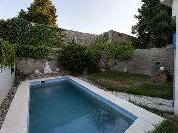 VENTA Casa Lanús pileta parrilla terraza 2 cochera