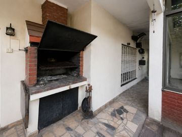 VENTA Casa Lanús pileta parrilla terraza 2 cochera