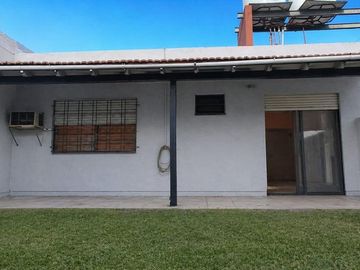 DEPTO 3 AMB. PB. JARDIN Y PARRILLA