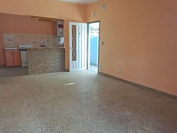 DEPTO 3 AMB. PB. JARDIN Y PARRILLA