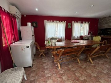 INVERSION SEGURA: Quinta con 2 Viviendas y Piscina