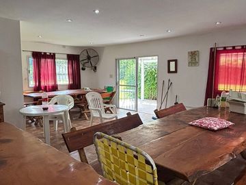INVERSION SEGURA: Quinta con 2 Viviendas y Piscina