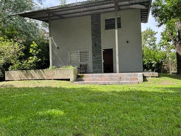 INVERSION SEGURA: Quinta con 2 Viviendas y Piscina