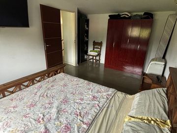 INVERSION SEGURA: Quinta con 2 Viviendas y Piscina