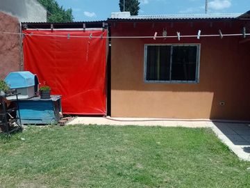 HERMOSA CASA EN TORTUGUITAS. AMPLIO PARQUE.