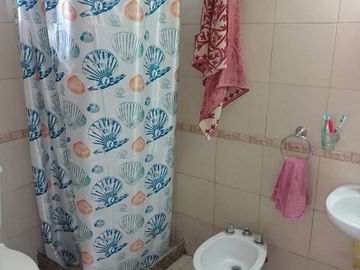 HERMOSA CASA EN TORTUGUITAS. AMPLIO PARQUE.