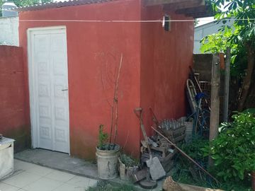 HERMOSA CASA EN TORTUGUITAS. AMPLIO PARQUE.