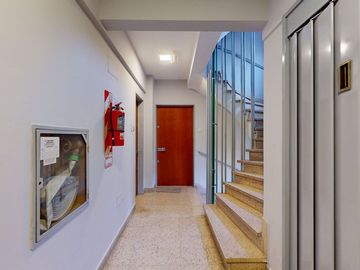 VENTA AMPLIO SEMIPISO BELGRANO 5 AMBIENTES COCHERA