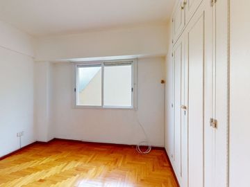 VENTA AMPLIO SEMIPISO BELGRANO 5 AMBIENTES COCHERA