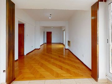 VENTA AMPLIO SEMIPISO BELGRANO 5 AMBIENTES COCHERA