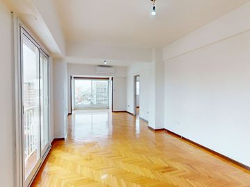 VENTA AMPLIO SEMIPISO BELGRANO 5 AMBIENTES COCHERA