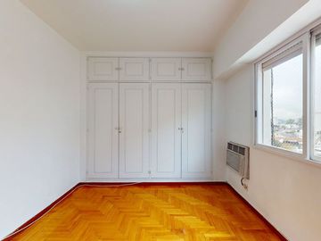 VENTA AMPLIO SEMIPISO BELGRANO 5 AMBIENTES COCHERA