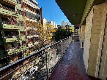DEPARTAMENTO 4 AMB AL FRENTE C/GUARDACOCHE FLORES