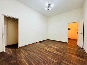 VENTA DEPARTAMENTO TRES AMBIENTES CABA. FINANCIA