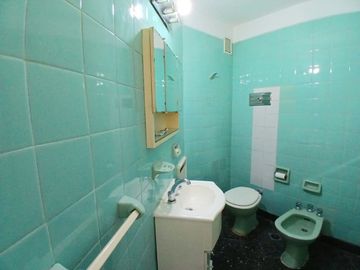 DEPTO 2 AMB.GRANDES ALQUILER- BARRACAS -C/VESTIDOR
