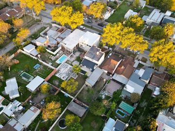 CASA EN VENTA EN SAN VICENTE CON PILETA Y COCHERA