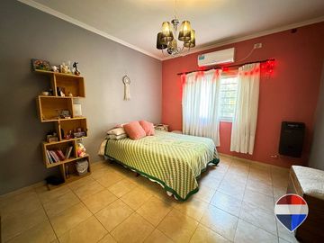CASA EN VENTA EN SAN VICENTE CON PILETA Y COCHERA