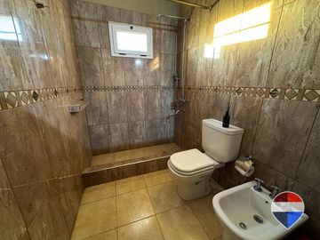 CASA EN VENTA EN SAN VICENTE CON PILETA Y COCHERA