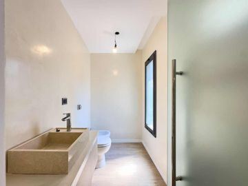 DUPLEX EN VENTA. ADROGUE, COCHERA,PILETA PRIVADA