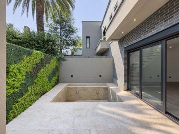 DUPLEX EN VENTA. ADROGUE, COCHERA,PILETA PRIVADA