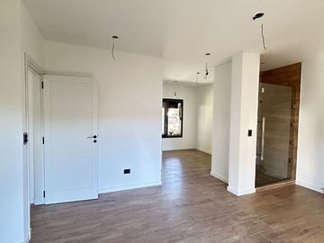 DUPLEX EN VENTA. ADROGUE, COCHERA,PILETA PRIVADA