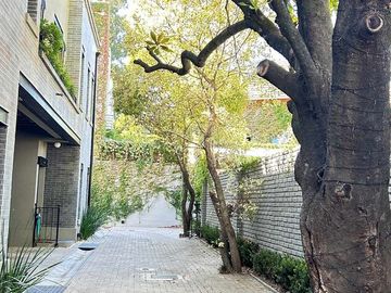DUPLEX EN VENTA. ADROGUE, COCHERA,PILETA PRIVADA