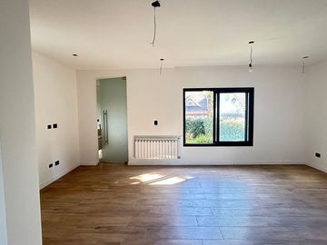 DUPLEX EN VENTA. ADROGUE, COCHERA,PILETA PRIVADA