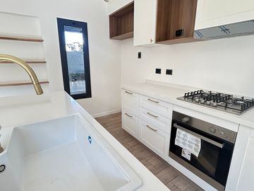 DUPLEX EN VENTA. ADROGUE, COCHERA,PILETA PRIVADA