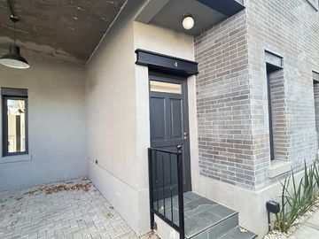 DUPLEX EN VENTA. ADROGUE, COCHERA,PILETA PRIVADA