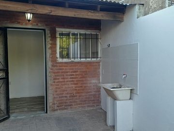 MONOAMBIENTE EN ALQUILER EN MONTE GRANDE CON PATIO