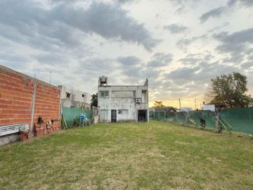 CASA EN VENTA SAN CARLOS LA PLATA 2 DORMITORIOS