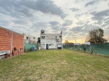 CASA EN VENTA SAN CARLOS LA PLATA 2 DORMITORIOS