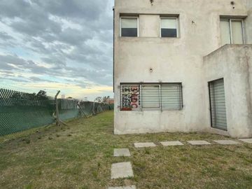 CASA EN VENTA SAN CARLOS LA PLATA 2 DORMITORIOS