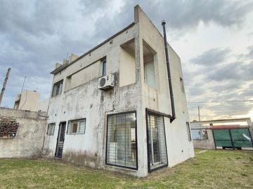 CASA EN VENTA SAN CARLOS LA PLATA 2 DORMITORIOS