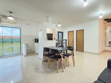 CASA EN VENTA SAN CARLOS LA PLATA 2 DORMITORIOS