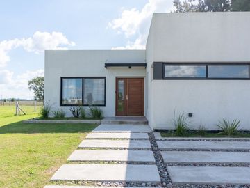 CASA EN VENTA EN AREA 60 LA VICTORIA A ESTRENAR
